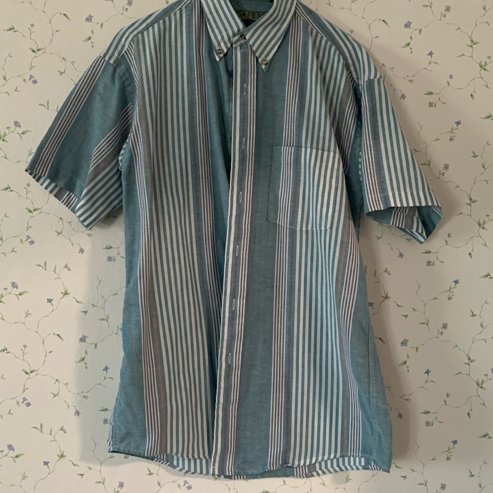 Men’s short-sleeve, button down shirt.